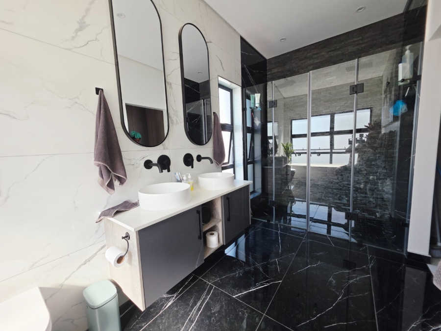 5 Bedroom Property for Sale in Sandown Western Cape